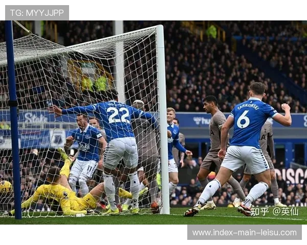 热刺小球迷立flag：直到球队赢一场英超比赛前，我都不会理发